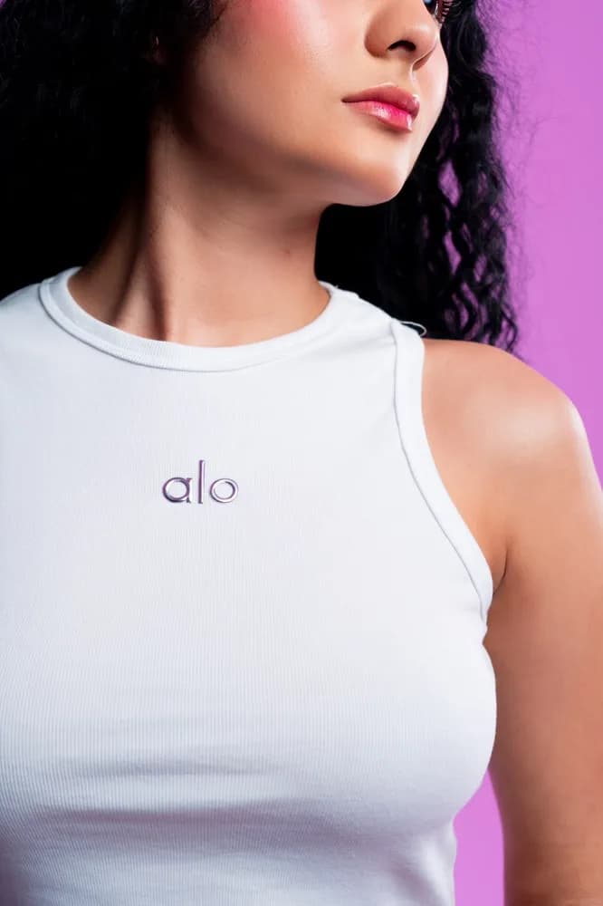 Top Celeste en blanco